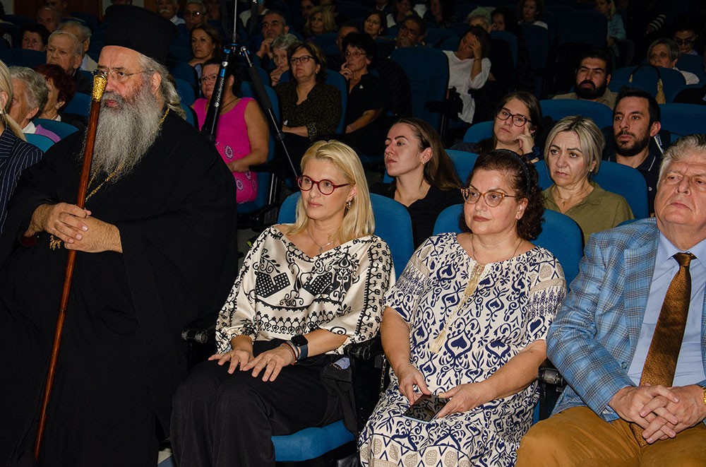 Με τον Σεβασμιώτατο Μητροπολίτη Πειραιώς π. Σεραφείμ ξεκίνησε το φετινό ταξίδι της για 36η χρονιά η Σχολή Γονέων – Ανοικτό Πανεπιστήμιο Κατερίνης την Δευτέρα 14 Οκτωβρίου 2024 στο Συνεδριακό Κέντρο Κατερίνης. Το θέμα της εκδήλωσης ήταν: «Το απόλυτο υπαρξιακόν ερώτημα: Υπάρχει Θεός; Ποιος είναι;» Η εκδήλωση έγινε σε Συνδιοργάνωση με την Ι.Μ. Κίτρους Κατερίνης & Πλαταμώνος. 