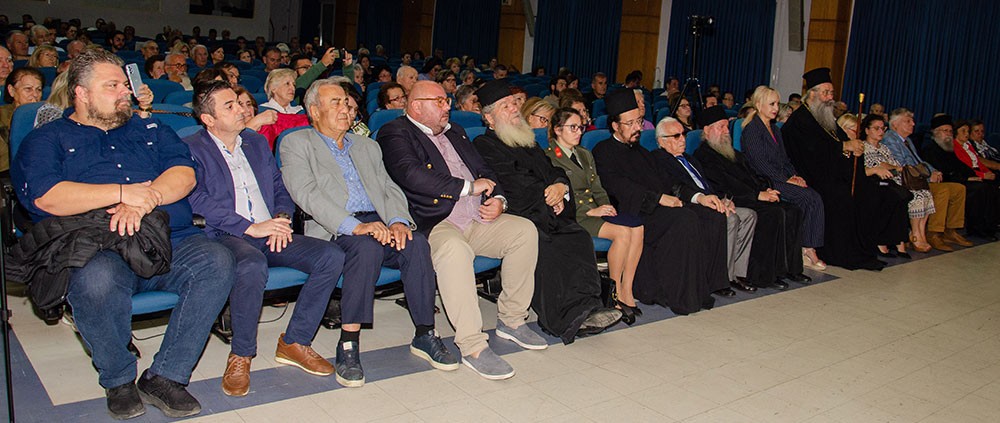 Με τον Σεβασμιώτατο Μητροπολίτη Πειραιώς π. Σεραφείμ ξεκίνησε το φετινό ταξίδι της για 36η χρονιά η Σχολή Γονέων – Ανοικτό Πανεπιστήμιο Κατερίνης την Δευτέρα 14 Οκτωβρίου 2024 στο Συνεδριακό Κέντρο Κατερίνης. Το θέμα της εκδήλωσης ήταν: «Το απόλυτο υπαρξιακόν ερώτημα: Υπάρχει Θεός; Ποιος είναι;» Η εκδήλωση έγινε σε Συνδιοργάνωση με την Ι.Μ. Κίτρους Κατερίνης & Πλαταμώνος. 