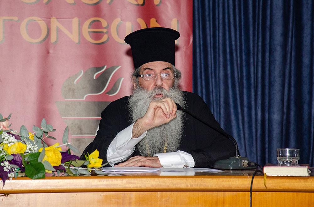 Με τον Σεβασμιώτατο Μητροπολίτη Πειραιώς π. Σεραφείμ ξεκίνησε το φετινό ταξίδι της για 36η χρονιά η Σχολή Γονέων – Ανοικτό Πανεπιστήμιο Κατερίνης την Δευτέρα 14 Οκτωβρίου 2024 στο Συνεδριακό Κέντρο Κατερίνης. Το θέμα της εκδήλωσης ήταν: «Το απόλυτο υπαρξιακόν ερώτημα: Υπάρχει Θεός; Ποιος είναι;» Η εκδήλωση έγινε σε Συνδιοργάνωση με την Ι.Μ. Κίτρους Κατερίνης & Πλαταμώνος. 
