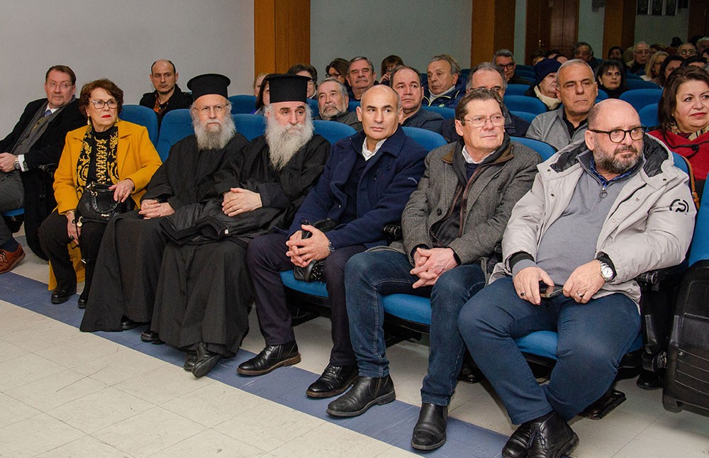 Μια εξαιρετική και γεμάτη νοήματα διάλεξη έδωσε την Δευτέρα 17 Φεβρουαρίου ο γνωστός δημοσιογράφος, Νομικός και Εκδότης της παλαιότερης εφημερίδας της χώρας μας της ΕΣΤΙΑΣ (η οποία το 2026 συμπληρώνει 150 χρόνια ζωής) κ. Μανώλης Κοττάκης στην Σχολή Γονέων – Ανοικτό Πανεπιστήμιο Κατερίνης με θέμα: «Η Ευρώπη σαπίζει…». Η εκδήλωση έγινε σε Συνδιοργάνωση με το Επιμελητήριο Πιερίας.