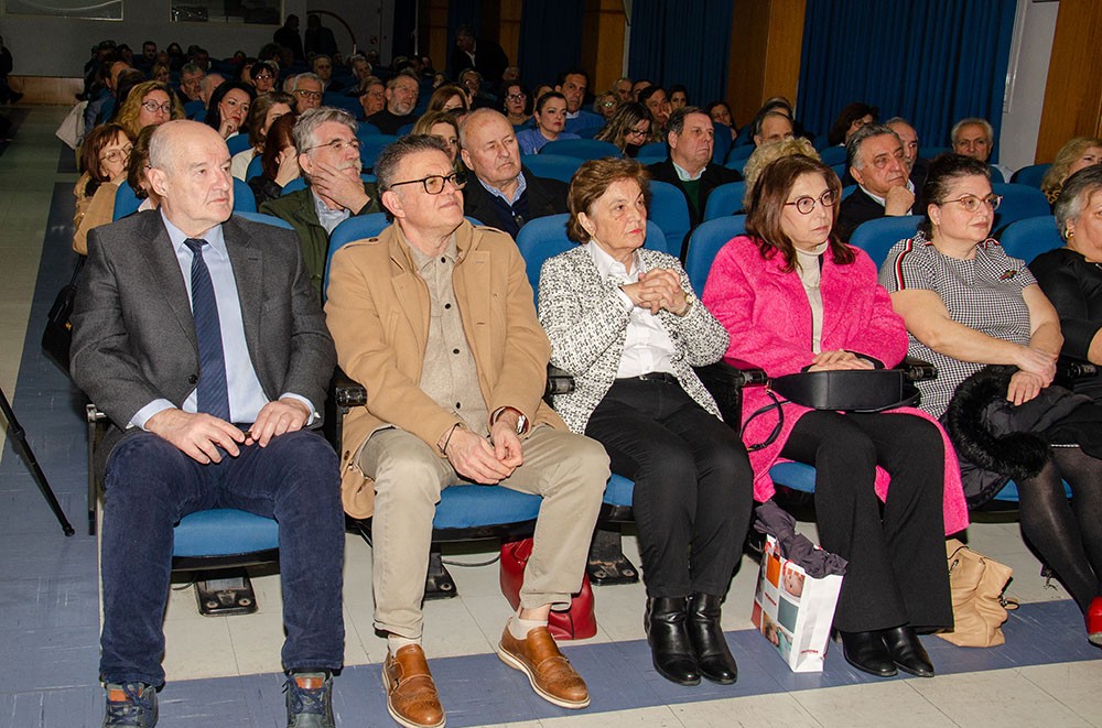 Μια εξαιρετική και γεμάτη νοήματα διάλεξη έδωσε την Δευτέρα 17 Φεβρουαρίου ο γνωστός δημοσιογράφος, Νομικός και Εκδότης της παλαιότερης εφημερίδας της χώρας μας της ΕΣΤΙΑΣ (η οποία το 2026 συμπληρώνει 150 χρόνια ζωής) κ. Μανώλης Κοττάκης στην Σχολή Γονέων – Ανοικτό Πανεπιστήμιο Κατερίνης με θέμα: «Η Ευρώπη σαπίζει…». Η εκδήλωση έγινε σε Συνδιοργάνωση με το Επιμελητήριο Πιερίας.