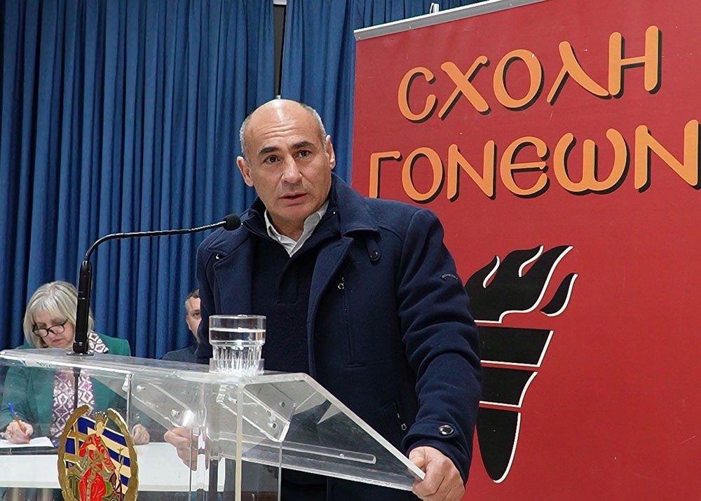 Μια εξαιρετική και γεμάτη νοήματα διάλεξη έδωσε την Δευτέρα 17 Φεβρουαρίου ο γνωστός δημοσιογράφος, Νομικός και Εκδότης της παλαιότερης εφημερίδας της χώρας μας της ΕΣΤΙΑΣ (η οποία το 2026 συμπληρώνει 150 χρόνια ζωής) κ. Μανώλης Κοττάκης στην Σχολή Γονέων – Ανοικτό Πανεπιστήμιο Κατερίνης με θέμα: «Η Ευρώπη σαπίζει…». Η εκδήλωση έγινε σε Συνδιοργάνωση με το Επιμελητήριο Πιερίας.