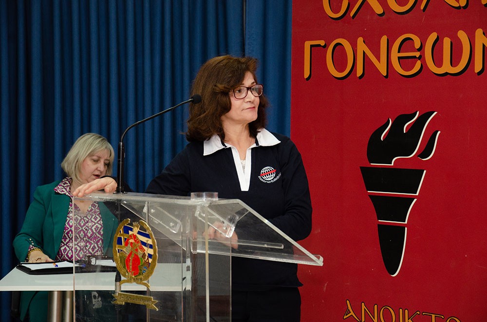 Μια εξαιρετική και γεμάτη νοήματα διάλεξη έδωσε την Δευτέρα 17 Φεβρουαρίου ο γνωστός δημοσιογράφος, Νομικός και Εκδότης της παλαιότερης εφημερίδας της χώρας μας της ΕΣΤΙΑΣ (η οποία το 2026 συμπληρώνει 150 χρόνια ζωής) κ. Μανώλης Κοττάκης στην Σχολή Γονέων – Ανοικτό Πανεπιστήμιο Κατερίνης με θέμα: «Η Ευρώπη σαπίζει…». Η εκδήλωση έγινε σε Συνδιοργάνωση με το Επιμελητήριο Πιερίας.
