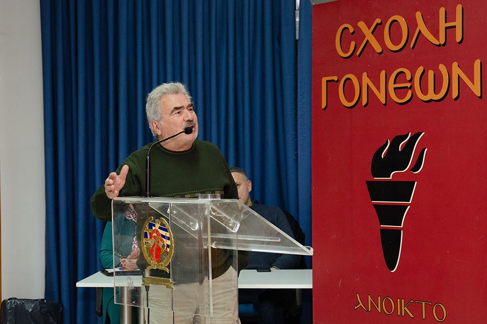 Μια εξαιρετική και γεμάτη νοήματα διάλεξη έδωσε την Δευτέρα 17 Φεβρουαρίου ο γνωστός δημοσιογράφος, Νομικός και Εκδότης της παλαιότερης εφημερίδας της χώρας μας της ΕΣΤΙΑΣ (η οποία το 2026 συμπληρώνει 150 χρόνια ζωής) κ. Μανώλης Κοττάκης στην Σχολή Γονέων – Ανοικτό Πανεπιστήμιο Κατερίνης με θέμα: «Η Ευρώπη σαπίζει…». Η εκδήλωση έγινε σε Συνδιοργάνωση με το Επιμελητήριο Πιερίας.