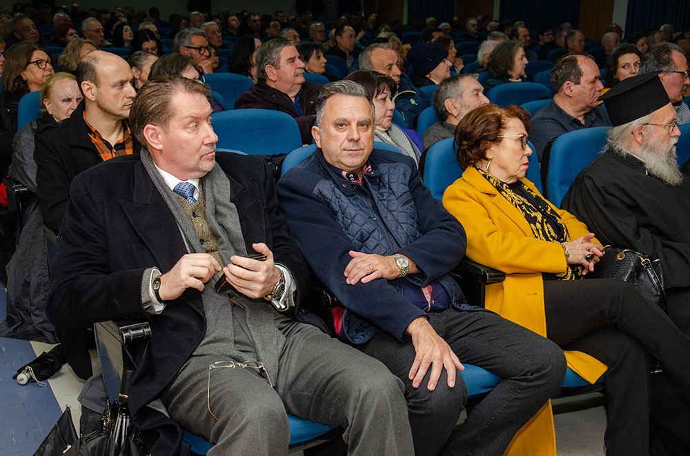 Μια εξαιρετική και γεμάτη νοήματα διάλεξη έδωσε την Δευτέρα 17 Φεβρουαρίου ο γνωστός δημοσιογράφος, Νομικός και Εκδότης της παλαιότερης εφημερίδας της χώρας μας της ΕΣΤΙΑΣ (η οποία το 2026 συμπληρώνει 150 χρόνια ζωής) κ. Μανώλης Κοττάκης στην Σχολή Γονέων – Ανοικτό Πανεπιστήμιο Κατερίνης με θέμα: «Η Ευρώπη σαπίζει…». Η εκδήλωση έγινε σε Συνδιοργάνωση με το Επιμελητήριο Πιερίας.