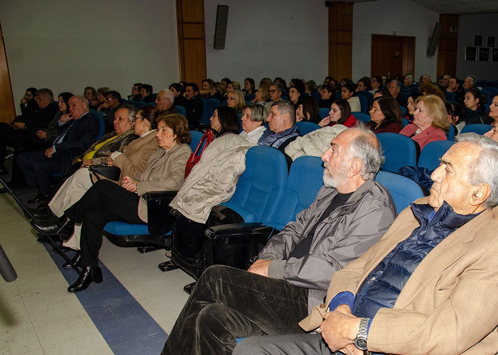 Μια εξαιρετικά αναλυτική παρουσίαση για τις «σύγχρονες χειρουργικές τεχνικές στην σπονδυλική στήλη» αλλά και τους «Αστικούς Μύθους στην Ιατρική» παρουσίασαν την 18-11-2024 στην Σχολή Γονέων – Ανοικτό Πανεπιστήμιο Κατερίνης ο Διευθυντής του τμήματος ενδοσκοπικής Χειρουργικής Σπονδυλικής στήλης κ. Σπυρίδων Σκριβιλιωτάκης και ο χειρουργός Ορθοπεδικός κ. Νικόλαος Ρηγόπουλος. Η εκδήλωση πραγματοποιήθηκε σε Συνδιοργάνωση με την εταιρεία «ΑΜΒΡΟΣΙΑΔΗΣ κοτόπουλα Ολύμπου Α.Ε.Β.Ε.».