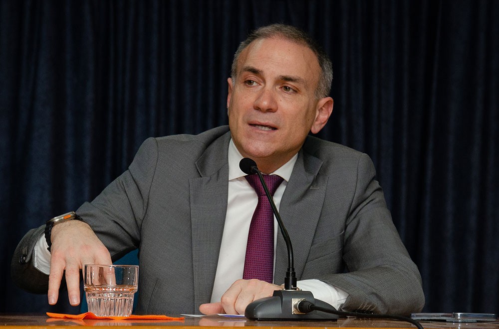 Συναρπαστική η χθεσινή εκδήλωση την 24-2-2025 του Ανοικτού Πανεπιστημίου Κατερίνης με επίσημους ομιλητές και καλεσμένους τον Καθηγητή Διεθνούς Δικαίου και βουλευτή της Ν.Δ. κ. Άγγελο Συρίγο και τον Καθηγητή Διεθνών Σχέσεων & Διευθυντή του Ινστιτούτου Διεθνών Υποθέσεων κ. Κωνσταντίνου Φίλη. Η Εκδήλωση έγινε σε Συνδιοργάνωση με την Ένωση Ποντίων Πιερίας. Άγγελος Συρίγος: •	Συνορεύουμε με μια χώρα που η ιδεολογία της είναι ότι αποτελεί συρρίκνωση της Οθωμανικής αυτοκρατορίας και αναζητά τον ζωτικό της χώρο και να αναβιώσει το Αυτοκρατορικό της παρελθόν. Κωνσταντίνος Φίλης: •	Η Ελλάδα και η Κύπρος αποτελούν τα ακραία όρια Ειρήνης, Ασφάλειας και σταθερότητας σε ένα περιβάλλον ασταθές και διαρκώς μεταβαλλόμενο.