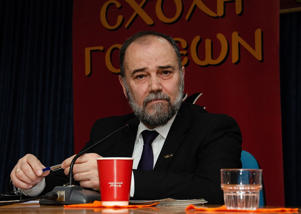Συναρπαστική η χθεσινή εκδήλωση την 24-2-2025 του Ανοικτού Πανεπιστημίου Κατερίνης με επίσημους ομιλητές και καλεσμένους τον Καθηγητή Διεθνούς Δικαίου και βουλευτή της Ν.Δ. κ. Άγγελο Συρίγο και τον Καθηγητή Διεθνών Σχέσεων & Διευθυντή του Ινστιτούτου Διεθνών Υποθέσεων κ. Κωνσταντίνου Φίλη. Η Εκδήλωση έγινε σε Συνδιοργάνωση με την Ένωση Ποντίων Πιερίας. Άγγελος Συρίγος: •	Συνορεύουμε με μια χώρα που η ιδεολογία της είναι ότι αποτελεί συρρίκνωση της Οθωμανικής αυτοκρατορίας και αναζητά τον ζωτικό της χώρο και να αναβιώσει το Αυτοκρατορικό της παρελθόν. Κωνσταντίνος Φίλης: •	Η Ελλάδα και η Κύπρος αποτελούν τα ακραία όρια Ειρήνης, Ασφάλειας και σταθερότητας σε ένα περιβάλλον ασταθές και διαρκώς μεταβαλλόμενο.