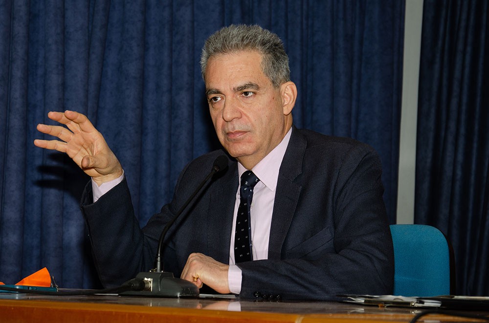 Συναρπαστική η χθεσινή εκδήλωση την 24-2-2025 του Ανοικτού Πανεπιστημίου Κατερίνης με επίσημους ομιλητές και καλεσμένους τον Καθηγητή Διεθνούς Δικαίου και βουλευτή της Ν.Δ. κ. Άγγελο Συρίγο και τον Καθηγητή Διεθνών Σχέσεων & Διευθυντή του Ινστιτούτου Διεθνών Υποθέσεων κ. Κωνσταντίνου Φίλη. Η Εκδήλωση έγινε σε Συνδιοργάνωση με την Ένωση Ποντίων Πιερίας. Άγγελος Συρίγος: •	Συνορεύουμε με μια χώρα που η ιδεολογία της είναι ότι αποτελεί συρρίκνωση της Οθωμανικής αυτοκρατορίας και αναζητά τον ζωτικό της χώρο και να αναβιώσει το Αυτοκρατορικό της παρελθόν. Κωνσταντίνος Φίλης: •	Η Ελλάδα και η Κύπρος αποτελούν τα ακραία όρια Ειρήνης, Ασφάλειας και σταθερότητας σε ένα περιβάλλον ασταθές και διαρκώς μεταβαλλόμενο.