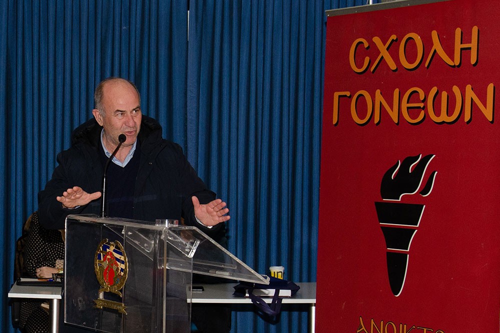 Συναρπαστική η χθεσινή εκδήλωση την 24-2-2025 του Ανοικτού Πανεπιστημίου Κατερίνης με επίσημους ομιλητές και καλεσμένους τον Καθηγητή Διεθνούς Δικαίου και βουλευτή της Ν.Δ. κ. Άγγελο Συρίγο και τον Καθηγητή Διεθνών Σχέσεων & Διευθυντή του Ινστιτούτου Διεθνών Υποθέσεων κ. Κωνσταντίνου Φίλη. Η Εκδήλωση έγινε σε Συνδιοργάνωση με την Ένωση Ποντίων Πιερίας. Άγγελος Συρίγος: •	Συνορεύουμε με μια χώρα που η ιδεολογία της είναι ότι αποτελεί συρρίκνωση της Οθωμανικής αυτοκρατορίας και αναζητά τον ζωτικό της χώρο και να αναβιώσει το Αυτοκρατορικό της παρελθόν. Κωνσταντίνος Φίλης: •	Η Ελλάδα και η Κύπρος αποτελούν τα ακραία όρια Ειρήνης, Ασφάλειας και σταθερότητας σε ένα περιβάλλον ασταθές και διαρκώς μεταβαλλόμενο.