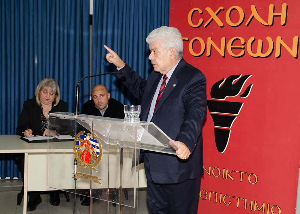 Με επιτυχία ολοκληρώθηκε η εκδήλωση της Δευτέρα 04-11-2024 Σχολή Γονέων – Ανοικτό Πανεπιστήμιο Κατερίνης στο Συνεδριακό Κέντρο Κατερίνης με επίσημο ομιλητή και καλεσμένο τον Καθηγητή Οικονομικής Γεωγραφίας & Γεωπολιτικής Θεωρίας ΕΚΠΑ κ. Ιωάννη Μάζη με θέμα: «Τέχνη και σύγχρονη τέχνη» σε συνδιοργάνωση με την εφημερίδα ΟΛΥΜΠΙΟ ΒΗΜΑ. Την έναρξη της εκδήλωσης ξεκίνησε η χορωδία του Πολιτιστικού Συλλόγου Ν. Κεραμιδίου «ΜΑΚΕΔΟΝΙΑ» υπό την διεύθυνση του μαέστρου Ν.Πατρή.