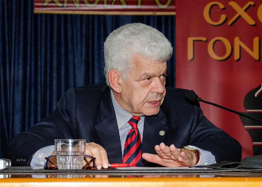 Με επιτυχία ολοκληρώθηκε η εκδήλωση της Δευτέρα 04-11-2024 Σχολή Γονέων – Ανοικτό Πανεπιστήμιο Κατερίνης στο Συνεδριακό Κέντρο Κατερίνης με επίσημο ομιλητή και καλεσμένο τον Καθηγητή Οικονομικής Γεωγραφίας & Γεωπολιτικής Θεωρίας ΕΚΠΑ κ. Ιωάννη Μάζη με θέμα: «Τέχνη και σύγχρονη τέχνη» σε συνδιοργάνωση με την εφημερίδα ΟΛΥΜΠΙΟ ΒΗΜΑ. Την έναρξη της εκδήλωσης ξεκίνησε η χορωδία του Πολιτιστικού Συλλόγου Ν. Κεραμιδίου «ΜΑΚΕΔΟΝΙΑ» υπό την διεύθυνση του μαέστρου Ν.Πατρή.