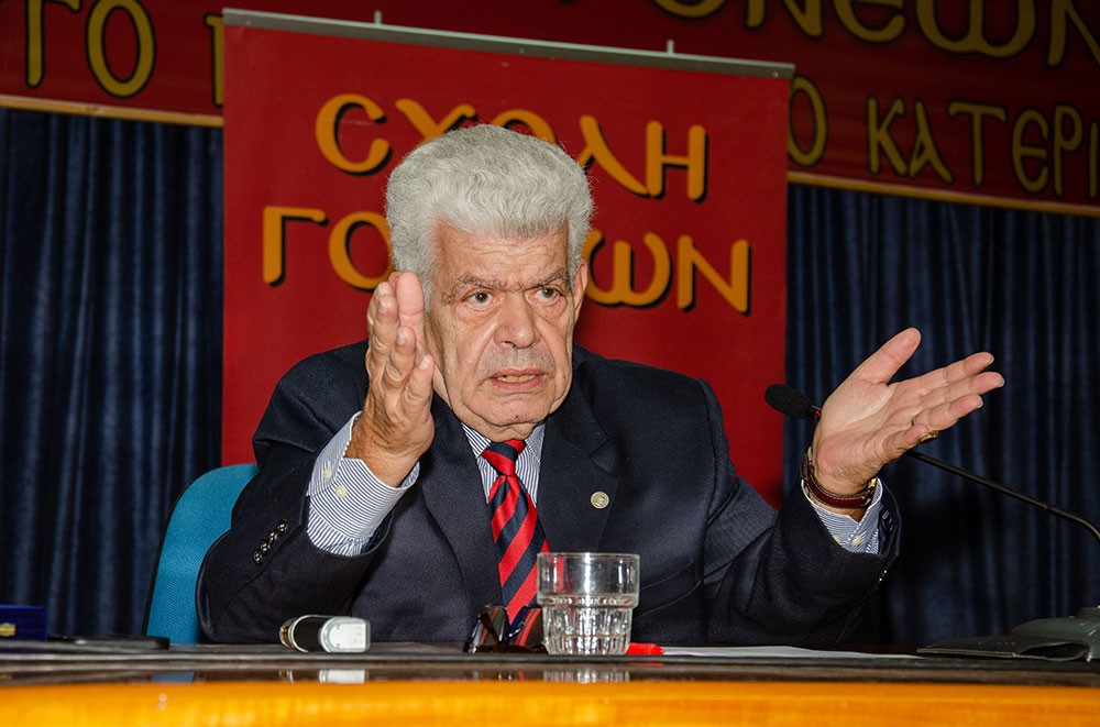 Με επιτυχία ολοκληρώθηκε η εκδήλωση της Δευτέρα 04-11-2024 Σχολή Γονέων – Ανοικτό Πανεπιστήμιο Κατερίνης στο Συνεδριακό Κέντρο Κατερίνης με επίσημο ομιλητή και καλεσμένο τον Καθηγητή Οικονομικής Γεωγραφίας & Γεωπολιτικής Θεωρίας ΕΚΠΑ κ. Ιωάννη Μάζη με θέμα: «Τέχνη και σύγχρονη τέχνη» σε συνδιοργάνωση με την εφημερίδα ΟΛΥΜΠΙΟ ΒΗΜΑ. Την έναρξη της εκδήλωσης ξεκίνησε η χορωδία του Πολιτιστικού Συλλόγου Ν. Κεραμιδίου «ΜΑΚΕΔΟΝΙΑ» υπό την διεύθυνση του μαέστρου Ν.Πατρή.