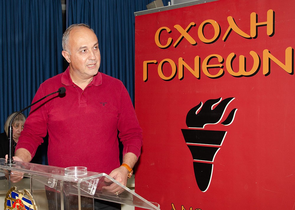 Με επιτυχία ολοκληρώθηκε η εκδήλωση της Δευτέρα 04-11-2024 Σχολή Γονέων – Ανοικτό Πανεπιστήμιο Κατερίνης στο Συνεδριακό Κέντρο Κατερίνης με επίσημο ομιλητή και καλεσμένο τον Καθηγητή Οικονομικής Γεωγραφίας & Γεωπολιτικής Θεωρίας ΕΚΠΑ κ. Ιωάννη Μάζη με θέμα: «Τέχνη και σύγχρονη τέχνη» σε συνδιοργάνωση με την εφημερίδα ΟΛΥΜΠΙΟ ΒΗΜΑ. Την έναρξη της εκδήλωσης ξεκίνησε η χορωδία του Πολιτιστικού Συλλόγου Ν. Κεραμιδίου «ΜΑΚΕΔΟΝΙΑ» υπό την διεύθυνση του μαέστρου Ν.Πατρή.