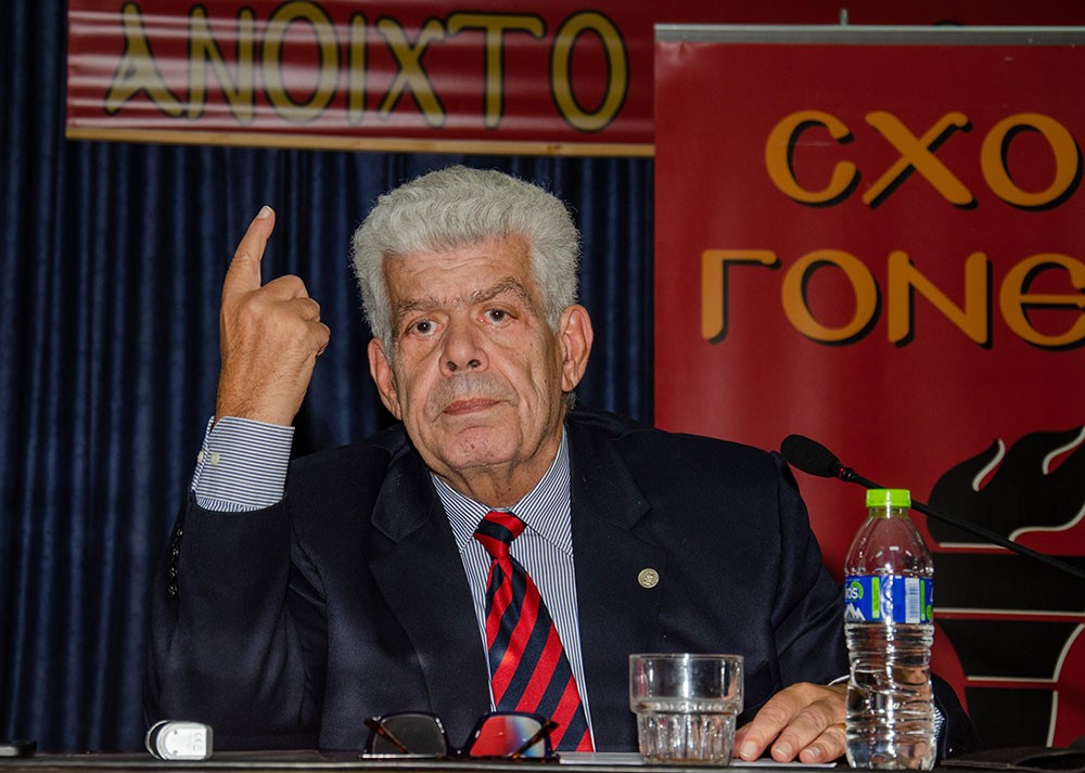 Με επιτυχία ολοκληρώθηκε η εκδήλωση της Δευτέρα 04-11-2024 Σχολή Γονέων – Ανοικτό Πανεπιστήμιο Κατερίνης στο Συνεδριακό Κέντρο Κατερίνης με επίσημο ομιλητή και καλεσμένο τον Καθηγητή Οικονομικής Γεωγραφίας & Γεωπολιτικής Θεωρίας ΕΚΠΑ κ. Ιωάννη Μάζη με θέμα: «Τέχνη και σύγχρονη τέχνη» σε συνδιοργάνωση με την εφημερίδα ΟΛΥΜΠΙΟ ΒΗΜΑ. Την έναρξη της εκδήλωσης ξεκίνησε η χορωδία του Πολιτιστικού Συλλόγου Ν. Κεραμιδίου «ΜΑΚΕΔΟΝΙΑ» υπό την διεύθυνση του μαέστρου Ν.Πατρή.