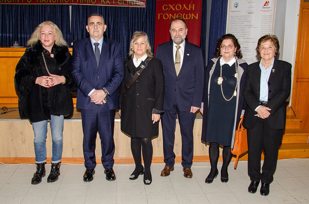 Ο Ευρωβουλευτής Φρέντη Μπελέρης «άνοιξε» την ψυχή του την Κυριακή 9 Μαρτίου 2025 στο Ανοικτό Πανεπιστήμιο Κατερίνης:  Έχω ζήσει την μισή μου ζωή εκτός της Ε.Ε. και την άλλη μισή μου εντός. Πιστέψτε με εντός είναι ασύγκριτα καλύτερα. Ο Έντυ Ράμα είναι υπάλληλος του Ερντογάν. Οι Γερμανοί στέλνουν στην Αλβανία τοξικά απόβλητα. Οι Ιταλοί μετανάστες. Αν δεν επιστραφούν οι περιουσίες των Ελλήνων στην Βόρεια Ήπειρο θα αδειάσει η Εθνική Μειονότητα! Για την ασφάλεια του Ελληνικού κράτους πρέπει να μείνουν οι Βορειοηπειρώτες στην Βόρεια Ήπειρο. Θεωρώ άτιμο και προσβλητικό να μην έχουν δικαίωμα οι πολίτες της Αλβανίας στην περιουσία τους και στο να εκλέγουν όποιον επιθυμούν. Η Δικαιοσύνη στην Αλβανία ελέγχεται πλήρως από το καθεστώς το οποίο είναι μια σύγχρονη και εκμοντερνισμένη δικατατορία. Ο μακαριστός Αρχιεπίσκοπος Τιράνων, κυρός Αναστάσιος του εκμυστηρεύτηκε: «Δυστυχώς δεν μας θέλουν!». Η «Βόρεια Ήπειρος» αποτελεί το πιο ένδοξο κομμάτι της Ιστορίας και δεν δίνεται χάρισμα σε κανέναν. Είναι ΑΔΙΚΟ να παραχωρήσουμε τα ιστορικά μας δικαιώματα!