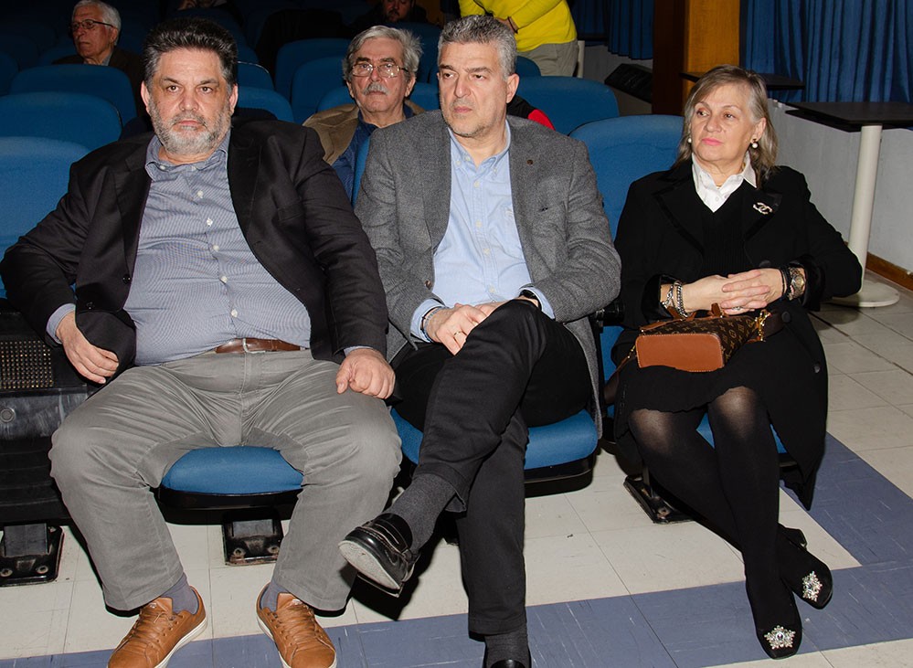 Ο Ευρωβουλευτής Φρέντη Μπελέρης «άνοιξε» την ψυχή του την Κυριακή 9 Μαρτίου 2025 στο Ανοικτό Πανεπιστήμιο Κατερίνης:  Έχω ζήσει την μισή μου ζωή εκτός της Ε.Ε. και την άλλη μισή μου εντός. Πιστέψτε με εντός είναι ασύγκριτα καλύτερα. Ο Έντυ Ράμα είναι υπάλληλος του Ερντογάν. Οι Γερμανοί στέλνουν στην Αλβανία τοξικά απόβλητα. Οι Ιταλοί μετανάστες. Αν δεν επιστραφούν οι περιουσίες των Ελλήνων στην Βόρεια Ήπειρο θα αδειάσει η Εθνική Μειονότητα! Για την ασφάλεια του Ελληνικού κράτους πρέπει να μείνουν οι Βορειοηπειρώτες στην Βόρεια Ήπειρο. Θεωρώ άτιμο και προσβλητικό να μην έχουν δικαίωμα οι πολίτες της Αλβανίας στην περιουσία τους και στο να εκλέγουν όποιον επιθυμούν. Η Δικαιοσύνη στην Αλβανία ελέγχεται πλήρως από το καθεστώς το οποίο είναι μια σύγχρονη και εκμοντερνισμένη δικατατορία. Ο μακαριστός Αρχιεπίσκοπος Τιράνων, κυρός Αναστάσιος του εκμυστηρεύτηκε: «Δυστυχώς δεν μας θέλουν!». Η «Βόρεια Ήπειρος» αποτελεί το πιο ένδοξο κομμάτι της Ιστορίας και δεν δίνεται χάρισμα σε κανέναν. Είναι ΑΔΙΚΟ να παραχωρήσουμε τα ιστορικά μας δικαιώματα!