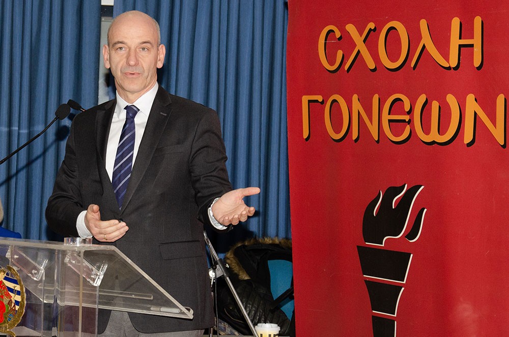 Ο Ευρωβουλευτής Φρέντη Μπελέρης «άνοιξε» την ψυχή του την Κυριακή 9 Μαρτίου 2025 στο Ανοικτό Πανεπιστήμιο Κατερίνης:  Έχω ζήσει την μισή μου ζωή εκτός της Ε.Ε. και την άλλη μισή μου εντός. Πιστέψτε με εντός είναι ασύγκριτα καλύτερα. Ο Έντυ Ράμα είναι υπάλληλος του Ερντογάν. Οι Γερμανοί στέλνουν στην Αλβανία τοξικά απόβλητα. Οι Ιταλοί μετανάστες. Αν δεν επιστραφούν οι περιουσίες των Ελλήνων στην Βόρεια Ήπειρο θα αδειάσει η Εθνική Μειονότητα! Για την ασφάλεια του Ελληνικού κράτους πρέπει να μείνουν οι Βορειοηπειρώτες στην Βόρεια Ήπειρο. Θεωρώ άτιμο και προσβλητικό να μην έχουν δικαίωμα οι πολίτες της Αλβανίας στην περιουσία τους και στο να εκλέγουν όποιον επιθυμούν. Η Δικαιοσύνη στην Αλβανία ελέγχεται πλήρως από το καθεστώς το οποίο είναι μια σύγχρονη και εκμοντερνισμένη δικατατορία. Ο μακαριστός Αρχιεπίσκοπος Τιράνων, κυρός Αναστάσιος του εκμυστηρεύτηκε: «Δυστυχώς δεν μας θέλουν!». Η «Βόρεια Ήπειρος» αποτελεί το πιο ένδοξο κομμάτι της Ιστορίας και δεν δίνεται χάρισμα σε κανέναν. Είναι ΑΔΙΚΟ να παραχωρήσουμε τα ιστορικά μας δικαιώματα!