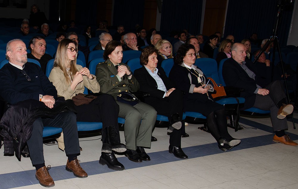 Ο Ευρωβουλευτής Φρέντη Μπελέρης «άνοιξε» την ψυχή του την Κυριακή 9 Μαρτίου 2025 στο Ανοικτό Πανεπιστήμιο Κατερίνης:  Έχω ζήσει την μισή μου ζωή εκτός της Ε.Ε. και την άλλη μισή μου εντός. Πιστέψτε με εντός είναι ασύγκριτα καλύτερα. Ο Έντυ Ράμα είναι υπάλληλος του Ερντογάν. Οι Γερμανοί στέλνουν στην Αλβανία τοξικά απόβλητα. Οι Ιταλοί μετανάστες. Αν δεν επιστραφούν οι περιουσίες των Ελλήνων στην Βόρεια Ήπειρο θα αδειάσει η Εθνική Μειονότητα! Για την ασφάλεια του Ελληνικού κράτους πρέπει να μείνουν οι Βορειοηπειρώτες στην Βόρεια Ήπειρο. Θεωρώ άτιμο και προσβλητικό να μην έχουν δικαίωμα οι πολίτες της Αλβανίας στην περιουσία τους και στο να εκλέγουν όποιον επιθυμούν. Η Δικαιοσύνη στην Αλβανία ελέγχεται πλήρως από το καθεστώς το οποίο είναι μια σύγχρονη και εκμοντερνισμένη δικατατορία. Ο μακαριστός Αρχιεπίσκοπος Τιράνων, κυρός Αναστάσιος του εκμυστηρεύτηκε: «Δυστυχώς δεν μας θέλουν!». Η «Βόρεια Ήπειρος» αποτελεί το πιο ένδοξο κομμάτι της Ιστορίας και δεν δίνεται χάρισμα σε κανέναν. Είναι ΑΔΙΚΟ να παραχωρήσουμε τα ιστορικά μας δικαιώματα!