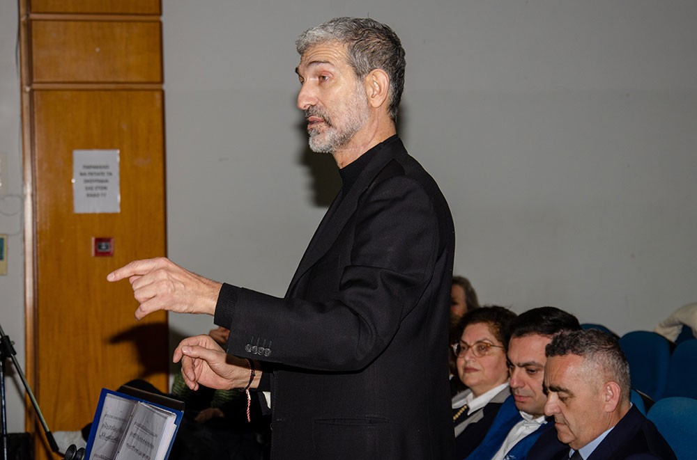 Ο Ευρωβουλευτής Φρέντη Μπελέρης «άνοιξε» την ψυχή του την Κυριακή 9 Μαρτίου 2025 στο Ανοικτό Πανεπιστήμιο Κατερίνης:  Έχω ζήσει την μισή μου ζωή εκτός της Ε.Ε. και την άλλη μισή μου εντός. Πιστέψτε με εντός είναι ασύγκριτα καλύτερα. Ο Έντυ Ράμα είναι υπάλληλος του Ερντογάν. Οι Γερμανοί στέλνουν στην Αλβανία τοξικά απόβλητα. Οι Ιταλοί μετανάστες. Αν δεν επιστραφούν οι περιουσίες των Ελλήνων στην Βόρεια Ήπειρο θα αδειάσει η Εθνική Μειονότητα! Για την ασφάλεια του Ελληνικού κράτους πρέπει να μείνουν οι Βορειοηπειρώτες στην Βόρεια Ήπειρο. Θεωρώ άτιμο και προσβλητικό να μην έχουν δικαίωμα οι πολίτες της Αλβανίας στην περιουσία τους και στο να εκλέγουν όποιον επιθυμούν. Η Δικαιοσύνη στην Αλβανία ελέγχεται πλήρως από το καθεστώς το οποίο είναι μια σύγχρονη και εκμοντερνισμένη δικατατορία. Ο μακαριστός Αρχιεπίσκοπος Τιράνων, κυρός Αναστάσιος του εκμυστηρεύτηκε: «Δυστυχώς δεν μας θέλουν!». Η «Βόρεια Ήπειρος» αποτελεί το πιο ένδοξο κομμάτι της Ιστορίας και δεν δίνεται χάρισμα σε κανέναν. Είναι ΑΔΙΚΟ να παραχωρήσουμε τα ιστορικά μας δικαιώματα!