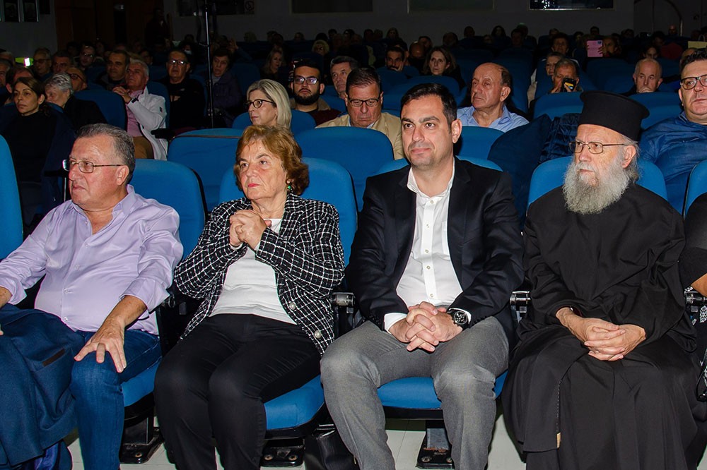 «Γνωριμία» με έναν Άγιο. Τον Άγιο Ιερώνυμο τον Σιμωνοπετρίτη είχαν την χαρά και την Ευλογία να γνωρίσουν οι φίλοι της Σχολής  Γονέων Κατερίνης την Δευτέρα 10-11-2025 μέσα από την ομιλία του ιερομονάχου π. Μύρωνος Σιμωνοπετρίτη ο οποίος με γλαφυρό τρόπο παρουσίασε την βιωτή του Οσίου Ιερώνυμου Σιμωνοπετρίτη, του Μικρασιάτη.