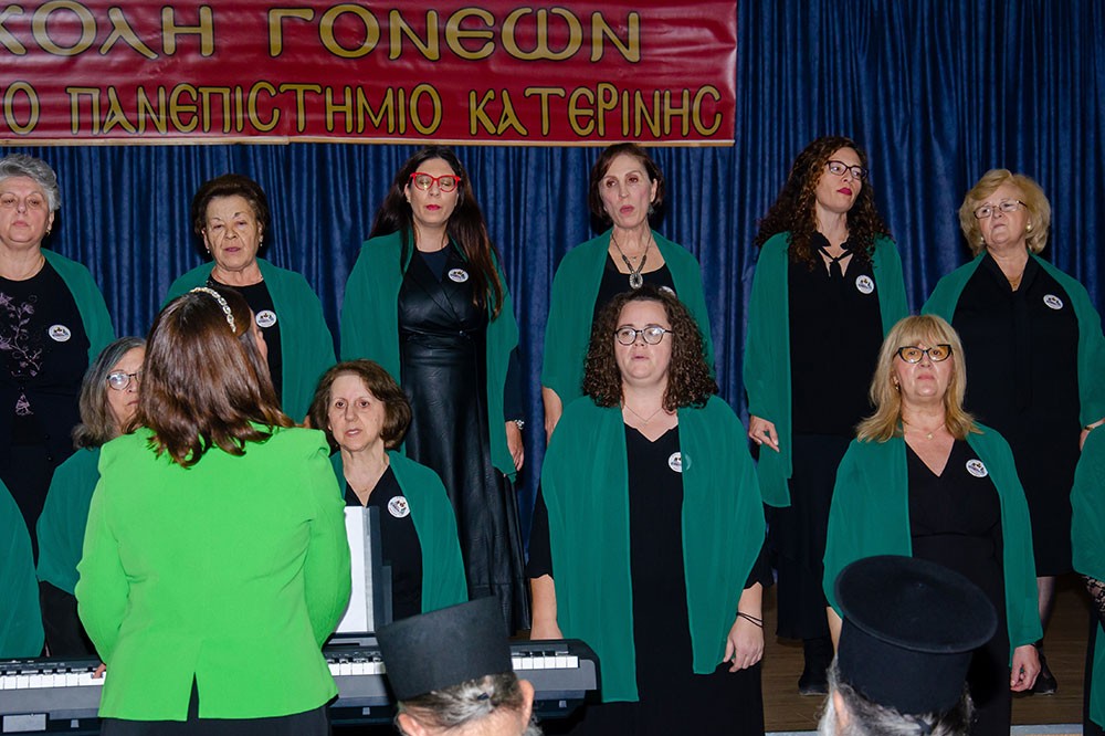 «Γνωριμία» με έναν Άγιο. Τον Άγιο Ιερώνυμο τον Σιμωνοπετρίτη είχαν την χαρά και την Ευλογία να γνωρίσουν οι φίλοι της Σχολής  Γονέων Κατερίνης την Δευτέρα 10-11-2025 μέσα από την ομιλία του ιερομονάχου π. Μύρωνος Σιμωνοπετρίτη ο οποίος με γλαφυρό τρόπο παρουσίασε την βιωτή του Οσίου Ιερώνυμου Σιμωνοπετρίτη, του Μικρασιάτη.