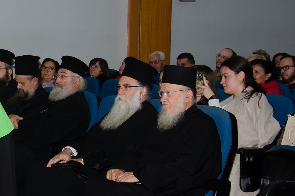 «Γνωριμία» με έναν Άγιο. Τον Άγιο Ιερώνυμο τον Σιμωνοπετρίτη είχαν την χαρά και την Ευλογία να γνωρίσουν οι φίλοι της Σχολής  Γονέων Κατερίνης την Δευτέρα 10-11-2025 μέσα από την ομιλία του ιερομονάχου π. Μύρωνος Σιμωνοπετρίτη ο οποίος με γλαφυρό τρόπο παρουσίασε την βιωτή του Οσίου Ιερώνυμου Σιμωνοπετρίτη, του Μικρασιάτη.