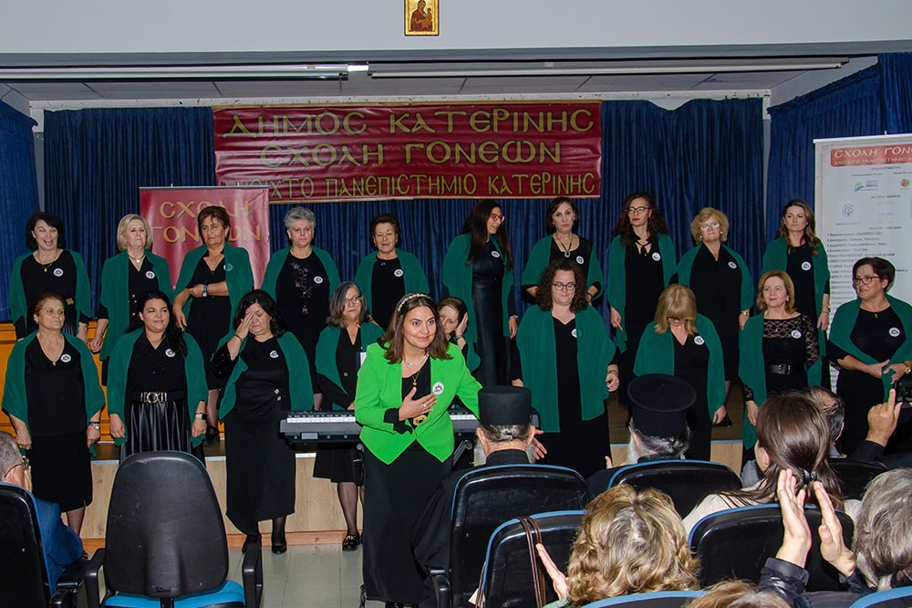 «Γνωριμία» με έναν Άγιο. Τον Άγιο Ιερώνυμο τον Σιμωνοπετρίτη είχαν την χαρά και την Ευλογία να γνωρίσουν οι φίλοι της Σχολής  Γονέων Κατερίνης την Δευτέρα 10-11-2025 μέσα από την ομιλία του ιερομονάχου π. Μύρωνος Σιμωνοπετρίτη ο οποίος με γλαφυρό τρόπο παρουσίασε την βιωτή του Οσίου Ιερώνυμου Σιμωνοπετρίτη, του Μικρασιάτη.