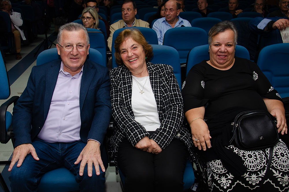 «Γνωριμία» με έναν Άγιο. Τον Άγιο Ιερώνυμο τον Σιμωνοπετρίτη είχαν την χαρά και την Ευλογία να γνωρίσουν οι φίλοι της Σχολής  Γονέων Κατερίνης την Δευτέρα 10-11-2025 μέσα από την ομιλία του ιερομονάχου π. Μύρωνος Σιμωνοπετρίτη ο οποίος με γλαφυρό τρόπο παρουσίασε την βιωτή του Οσίου Ιερώνυμου Σιμωνοπετρίτη, του Μικρασιάτη.