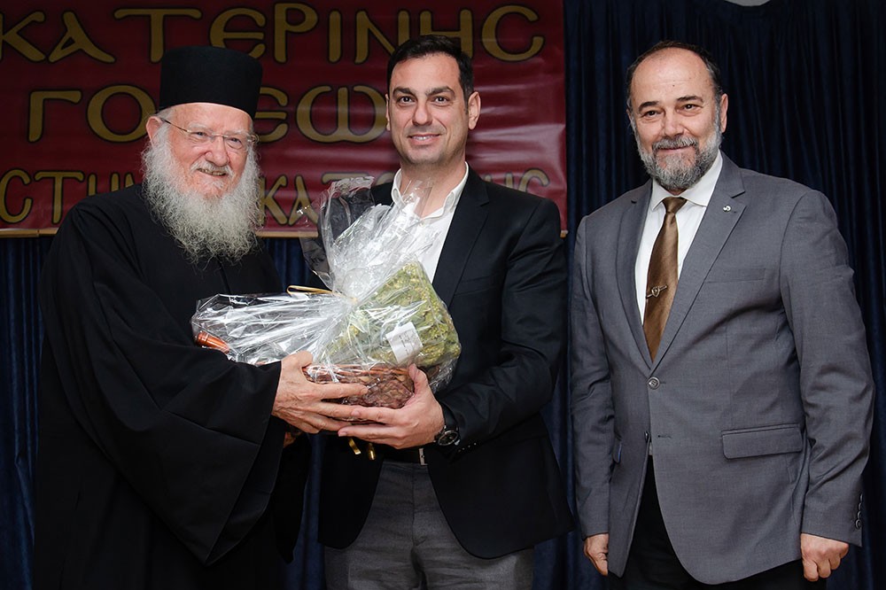 «Γνωριμία» με έναν Άγιο. Τον Άγιο Ιερώνυμο τον Σιμωνοπετρίτη είχαν την χαρά και την Ευλογία να γνωρίσουν οι φίλοι της Σχολής  Γονέων Κατερίνης την Δευτέρα 10-11-2025 μέσα από την ομιλία του ιερομονάχου π. Μύρωνος Σιμωνοπετρίτη ο οποίος με γλαφυρό τρόπο παρουσίασε την βιωτή του Οσίου Ιερώνυμου Σιμωνοπετρίτη, του Μικρασιάτη.