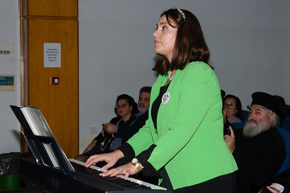 «Γνωριμία» με έναν Άγιο. Τον Άγιο Ιερώνυμο τον Σιμωνοπετρίτη είχαν την χαρά και την Ευλογία να γνωρίσουν οι φίλοι της Σχολής  Γονέων Κατερίνης την Δευτέρα 10-11-2025 μέσα από την ομιλία του ιερομονάχου π. Μύρωνος Σιμωνοπετρίτη ο οποίος με γλαφυρό τρόπο παρουσίασε την βιωτή του Οσίου Ιερώνυμου Σιμωνοπετρίτη, του Μικρασιάτη.