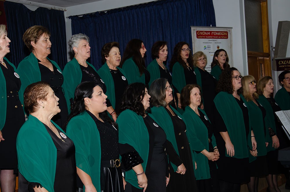 «Γνωριμία» με έναν Άγιο. Τον Άγιο Ιερώνυμο τον Σιμωνοπετρίτη είχαν την χαρά και την Ευλογία να γνωρίσουν οι φίλοι της Σχολής  Γονέων Κατερίνης την Δευτέρα 10-11-2025 μέσα από την ομιλία του ιερομονάχου π. Μύρωνος Σιμωνοπετρίτη ο οποίος με γλαφυρό τρόπο παρουσίασε την βιωτή του Οσίου Ιερώνυμου Σιμωνοπετρίτη, του Μικρασιάτη.