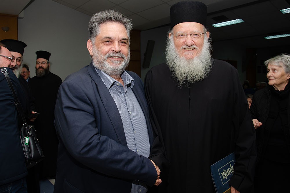 «Γνωριμία» με έναν Άγιο. Τον Άγιο Ιερώνυμο τον Σιμωνοπετρίτη είχαν την χαρά και την Ευλογία να γνωρίσουν οι φίλοι της Σχολής  Γονέων Κατερίνης την Δευτέρα 10-11-2025 μέσα από την ομιλία του ιερομονάχου π. Μύρωνος Σιμωνοπετρίτη ο οποίος με γλαφυρό τρόπο παρουσίασε την βιωτή του Οσίου Ιερώνυμου Σιμωνοπετρίτη, του Μικρασιάτη.