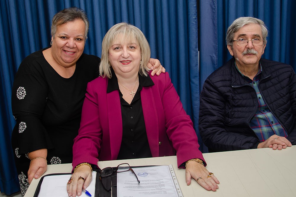 «Γνωριμία» με έναν Άγιο. Τον Άγιο Ιερώνυμο τον Σιμωνοπετρίτη είχαν την χαρά και την Ευλογία να γνωρίσουν οι φίλοι της Σχολής  Γονέων Κατερίνης την Δευτέρα 10-11-2025 μέσα από την ομιλία του ιερομονάχου π. Μύρωνος Σιμωνοπετρίτη ο οποίος με γλαφυρό τρόπο παρουσίασε την βιωτή του Οσίου Ιερώνυμου Σιμωνοπετρίτη, του Μικρασιάτη.