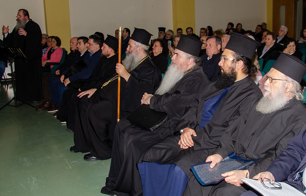 Ο Σεβασμιότατος Μητροπολίτης Νέας Κρήνης και Καλαμαριάς κ.κ. Ιουστίνος συνάρπασε το ακροατήριο της Σχολής Γονέων - Ανοικτό Πανεπιστήμιο Κατερίνης &nbsp;με τον γλυκύτατο και πατερικό λόγο του. Το θέμα της εισηγήσεως του ήταν: «Αναμνήσεις &nbsp;από τον γέροντά μου κυρού Αυγουστίνου Καντιώτη».