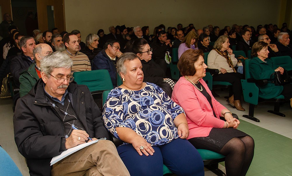 Ο Σεβασμιότατος Μητροπολίτης Νέας Κρήνης και Καλαμαριάς κ.κ. Ιουστίνος συνάρπασε το ακροατήριο της Σχολής Γονέων - Ανοικτό Πανεπιστήμιο Κατερίνης &nbsp;με τον γλυκύτατο και πατερικό λόγο του. Το θέμα της εισηγήσεως του ήταν: «Αναμνήσεις &nbsp;από τον γέροντά μου κυρού Αυγουστίνου Καντιώτη».