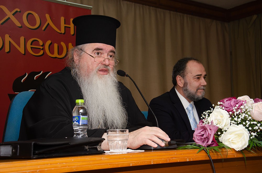 Ο Σεβασμιότατος Μητροπολίτης Νέας Κρήνης και Καλαμαριάς κ.κ. Ιουστίνος συνάρπασε το ακροατήριο της Σχολής Γονέων - Ανοικτό Πανεπιστήμιο Κατερίνης &nbsp;με τον γλυκύτατο και πατερικό λόγο του. Το θέμα της εισηγήσεως του ήταν: «Αναμνήσεις &nbsp;από τον γέροντά μου κυρού Αυγουστίνου Καντιώτη».