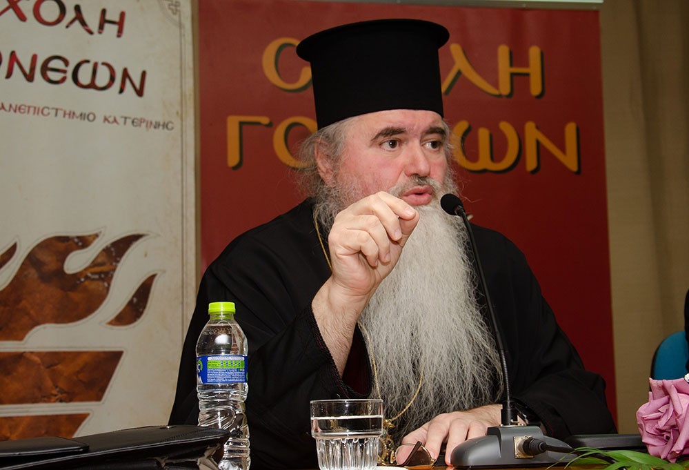 Ο Σεβασμιότατος Μητροπολίτης Νέας Κρήνης και Καλαμαριάς κ.κ. Ιουστίνος συνάρπασε το ακροατήριο της Σχολής Γονέων - Ανοικτό Πανεπιστήμιο Κατερίνης &nbsp;με τον γλυκύτατο και πατερικό λόγο του. Το θέμα της εισηγήσεως του ήταν: «Αναμνήσεις &nbsp;από τον γέροντά μου κυρού Αυγουστίνου Καντιώτη».