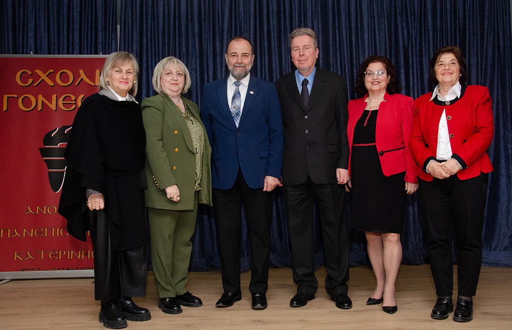 Για την κλιματική μεταβλητότητα  η οποία οφείλεται σε φυσικές αλλά και ανθρωπογενείς αιτίες μίλησε ο γεωπόνος με Μεταπτυχιακό στην Αειφορική Γεωργία και Υποψήφιος Διδάκτωρ Εδαφολογίας κ. Βασίλειος Έξαρχος με θέμα: «Υπάρχει κλιματική αλλαγή;» την Δευτέρα 16 Μαρτίου 2026 στο Ανοικτό Πανεπιστήμιο Κατερίνης. Η εκδήλωση πραγματοποιήθηκε σε Συνδιοργάνωση με την Δευτεροβάθμια Εκπαίδευση Πιερίας. 