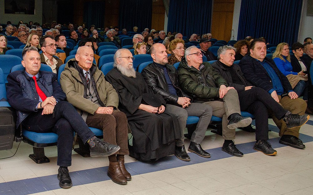 Για την κλιματική μεταβλητότητα  η οποία οφείλεται σε φυσικές αλλά και ανθρωπογενείς αιτίες μίλησε ο γεωπόνος με Μεταπτυχιακό στην Αειφορική Γεωργία και Υποψήφιος Διδάκτωρ Εδαφολογίας κ. Βασίλειος Έξαρχος με θέμα: «Υπάρχει κλιματική αλλαγή;» την Δευτέρα 16 Μαρτίου 2026 στο Ανοικτό Πανεπιστήμιο Κατερίνης. Η εκδήλωση πραγματοποιήθηκε σε Συνδιοργάνωση με την Δευτεροβάθμια Εκπαίδευση Πιερίας. 