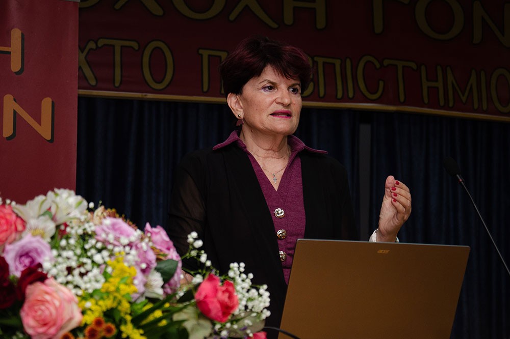 Η κ.  Μαρία Γκόσμα, μαία και συγγραφέας ήταν η επίσημη ομιλήτρια την Δευτέρα 17-11-2025 στην Σχολή Γονέων Κατερίνης με θέμα: «Δημιουργία Ζωής» και περιέγραψε -ολιστικά- την βιολογική και ψυχοπνευματική μας ανάπτυξη και εξέλιξη κατά την ενδομήτρια ζωή μας, με απλό και  κατανοητό τρόπο. 