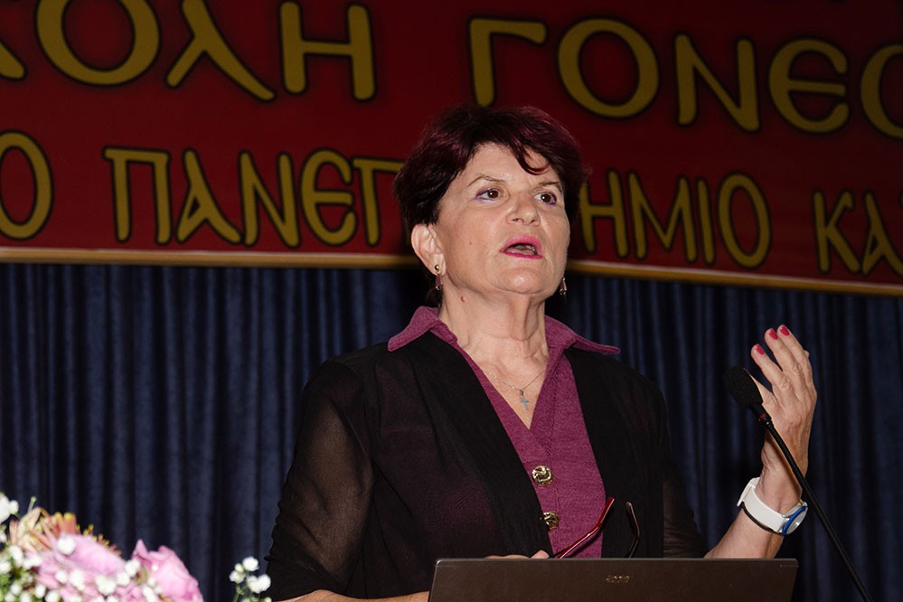 Η κ.  Μαρία Γκόσμα, μαία και συγγραφέας ήταν η επίσημη ομιλήτρια την Δευτέρα 17-11-2025 στην Σχολή Γονέων Κατερίνης με θέμα: «Δημιουργία Ζωής» και περιέγραψε -ολιστικά- την βιολογική και ψυχοπνευματική μας ανάπτυξη και εξέλιξη κατά την ενδομήτρια ζωή μας, με απλό και  κατανοητό τρόπο. 