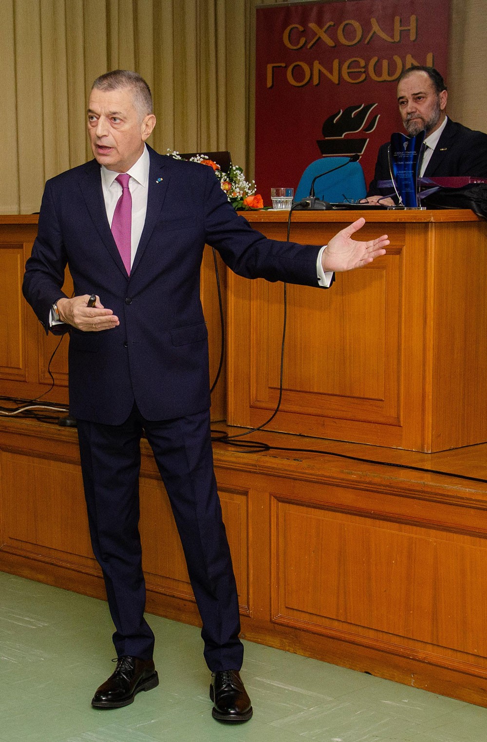 «H Οικουμενική Ακτινοβολία του Αγίου Όρους» ήταν το θέμα της εισήγησης του Πολιτικού Διοικητού του Αγίου Όρους, Επίτιμου Α.Γ.Ε.Σ. και πρώην Υπουργού Εθνικής Άμυνας κ. Αλκιβιάδη Στεφανή την Δευτέρα 2 Φεβρουαρίου 2026 στην Σχολή Γονέων – Ανοικτό Πανεπιστήμιο Κατερίνης. Η εκδήλωση έγινε σε Συνδιοργάνωση με το Κοινωφελές Ίδρυμα Αθανασίου & Μαρίνας Μαρτίνου.