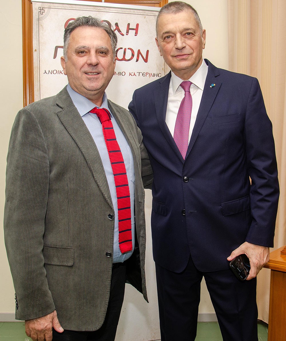 «H Οικουμενική Ακτινοβολία του Αγίου Όρους» ήταν το θέμα της εισήγησης του Πολιτικού Διοικητού του Αγίου Όρους, Επίτιμου Α.Γ.Ε.Σ. και πρώην Υπουργού Εθνικής Άμυνας κ. Αλκιβιάδη Στεφανή την Δευτέρα 2 Φεβρουαρίου 2026 στην Σχολή Γονέων – Ανοικτό Πανεπιστήμιο Κατερίνης. Η εκδήλωση έγινε σε Συνδιοργάνωση με το Κοινωφελές Ίδρυμα Αθανασίου & Μαρίνας Μαρτίνου.