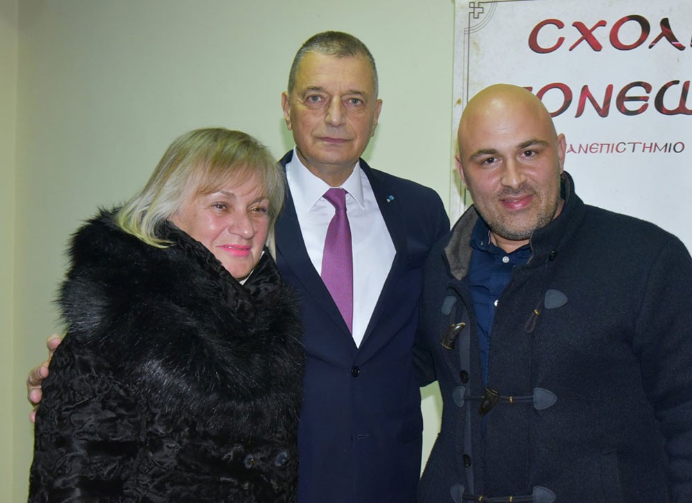 «H Οικουμενική Ακτινοβολία του Αγίου Όρους» ήταν το θέμα της εισήγησης του Πολιτικού Διοικητού του Αγίου Όρους, Επίτιμου Α.Γ.Ε.Σ. και πρώην Υπουργού Εθνικής Άμυνας κ. Αλκιβιάδη Στεφανή την Δευτέρα 2 Φεβρουαρίου 2026 στην Σχολή Γονέων – Ανοικτό Πανεπιστήμιο Κατερίνης. Η εκδήλωση έγινε σε Συνδιοργάνωση με το Κοινωφελές Ίδρυμα Αθανασίου & Μαρίνας Μαρτίνου.