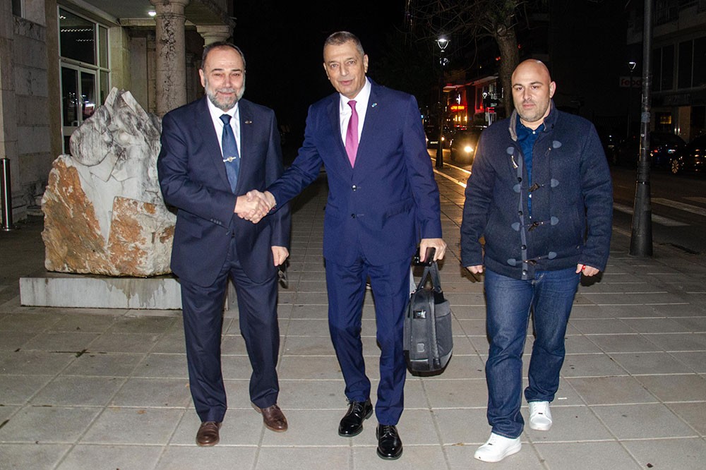 «H Οικουμενική Ακτινοβολία του Αγίου Όρους» ήταν το θέμα της εισήγησης του Πολιτικού Διοικητού του Αγίου Όρους, Επίτιμου Α.Γ.Ε.Σ. και πρώην Υπουργού Εθνικής Άμυνας κ. Αλκιβιάδη Στεφανή την Δευτέρα 2 Φεβρουαρίου 2026 στην Σχολή Γονέων – Ανοικτό Πανεπιστήμιο Κατερίνης. Η εκδήλωση έγινε σε Συνδιοργάνωση με το Κοινωφελές Ίδρυμα Αθανασίου & Μαρίνας Μαρτίνου.