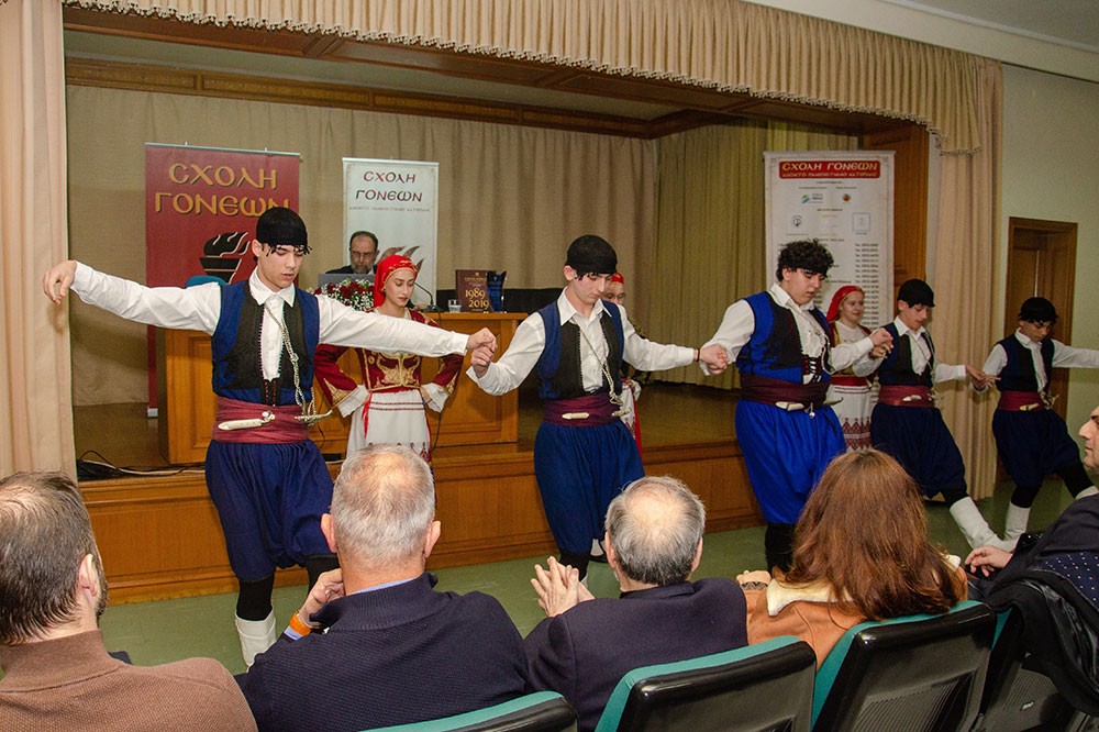 «Η διδασκαλία του μαθήματος των θρησκευτικών στην Ευρώπη» ήταν η εισήγηση του Δρ. Νομικής, Δρ. Θεολογίας, καθηγητή Εκκλησιαστικού Δικαίου Α.Π.Θ. κ. Δημήτριου Νικολακάκη την Δευτέρα 2 Μαρτίου 2026 στην Σχολή Γονέων – Ανοικτό Πανεπιστήμιο Κατερίνης. Η εκδήλωση πραγματοποιήθηκε σε Συνδιοργάνωση με το Πνευματικό Κέντρο της Ι.Μ. Κατερίνης «Ο Άγιος Φώτιος»