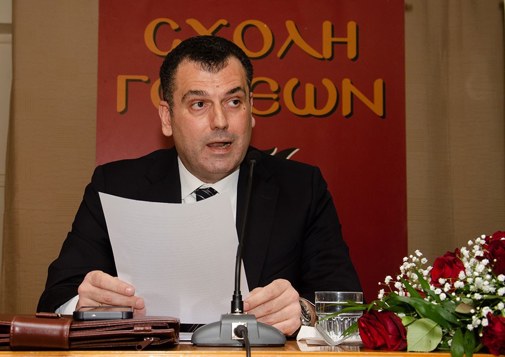 «Η διδασκαλία του μαθήματος των θρησκευτικών στην Ευρώπη» ήταν η εισήγηση του Δρ. Νομικής, Δρ. Θεολογίας, καθηγητή Εκκλησιαστικού Δικαίου Α.Π.Θ. κ. Δημήτριου Νικολακάκη την Δευτέρα 2 Μαρτίου 2026 στην Σχολή Γονέων – Ανοικτό Πανεπιστήμιο Κατερίνης. Η εκδήλωση πραγματοποιήθηκε σε Συνδιοργάνωση με το Πνευματικό Κέντρο της Ι.Μ. Κατερίνης «Ο Άγιος Φώτιος»