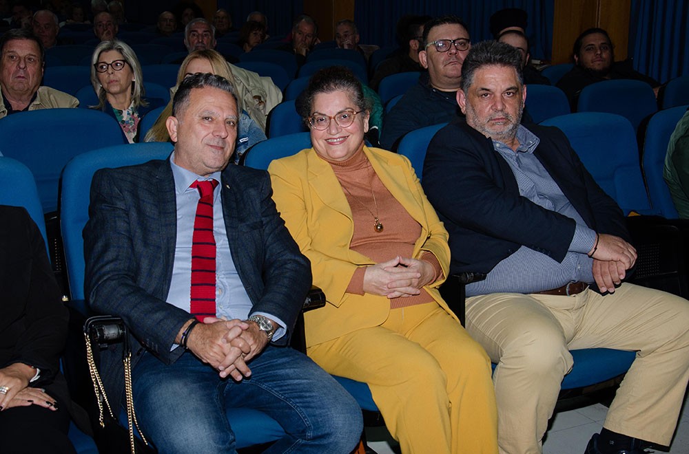 Πλημμύρισε από την «παρουσία» και την «ευωδία» του Αγίου Δημητρίου του Μυροβλήτη το Συνεδριακό κέντρο της Κατερίνης στην  πρεμιέρα των εκδηλώσεων της Σχολής Γονέων – Ανοικτό Πανεπιστήμιο Κατερίνης με επίσημο ομιλητή και καλεσμένο τον Παναγιώτατο Μητροπολίτη Θεσσαλονίκης κ.κ. ΦΙΛΟΘΕΟ, ο οποίος μίλησε με γλαφυρό και αφοπλιστικό λόγο για τον Προστάτη Άγιο της Θεσσαλονίκης τον Άγιο Δημήτριο.