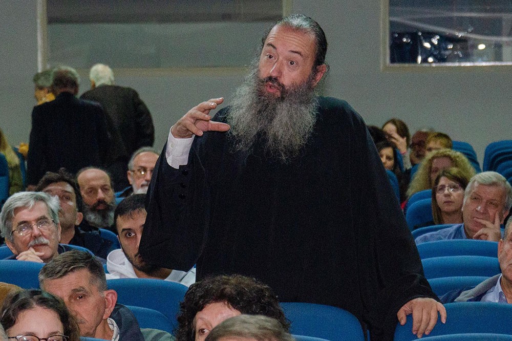 Πλημμύρισε από την «παρουσία» και την «ευωδία» του Αγίου Δημητρίου του Μυροβλήτη το Συνεδριακό κέντρο της Κατερίνης στην  πρεμιέρα των εκδηλώσεων της Σχολής Γονέων – Ανοικτό Πανεπιστήμιο Κατερίνης με επίσημο ομιλητή και καλεσμένο τον Παναγιώτατο Μητροπολίτη Θεσσαλονίκης κ.κ. ΦΙΛΟΘΕΟ, ο οποίος μίλησε με γλαφυρό και αφοπλιστικό λόγο για τον Προστάτη Άγιο της Θεσσαλονίκης τον Άγιο Δημήτριο.